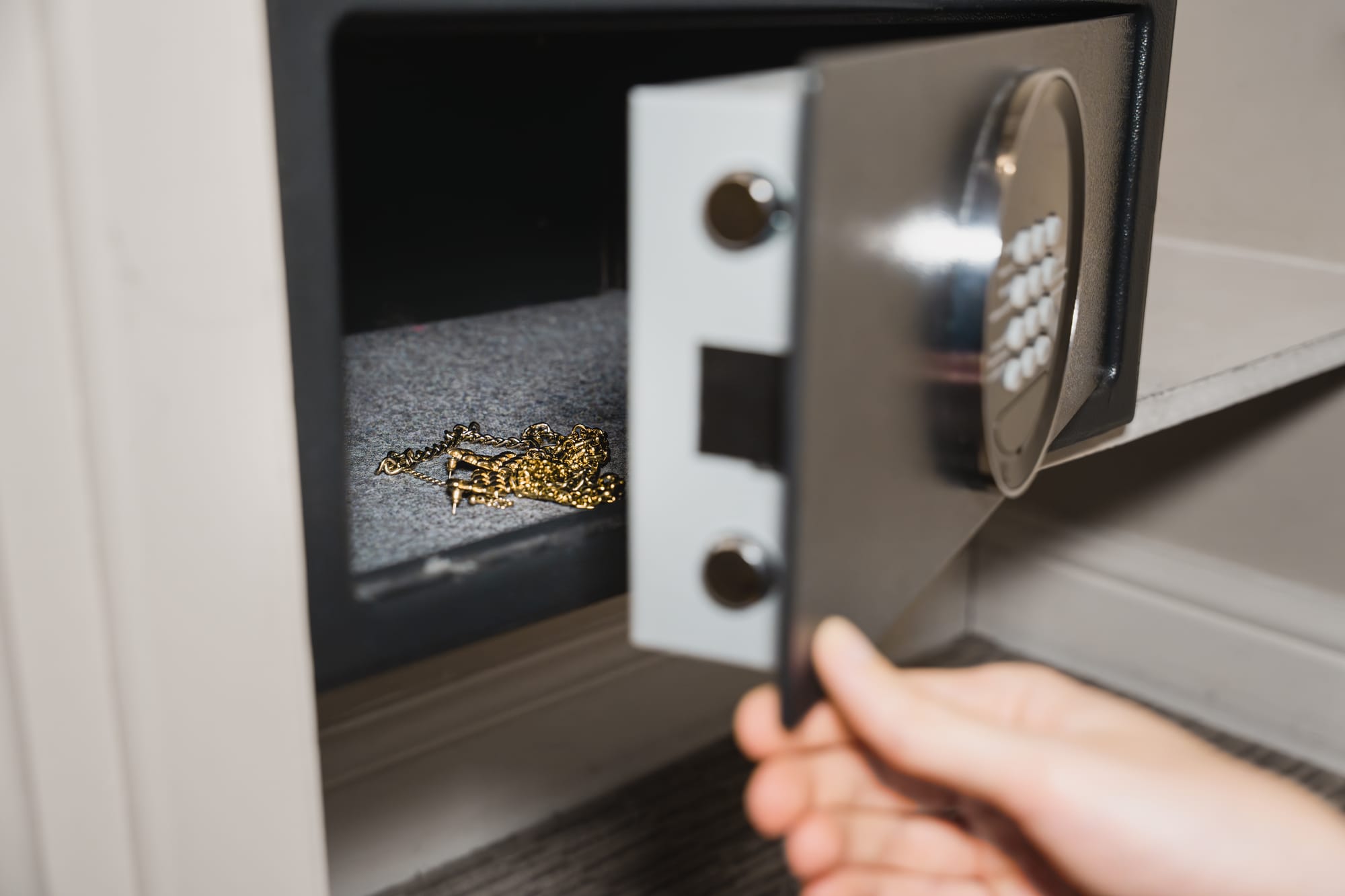 Top 10 Items You Should Store in a Safe Deposit Box