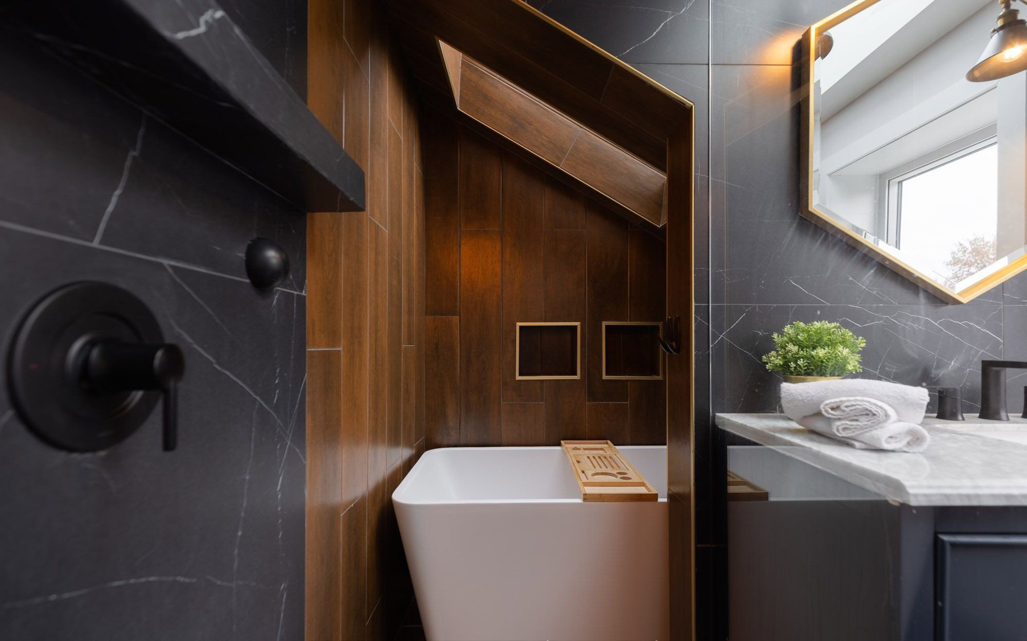 Kitchen & Bathroom