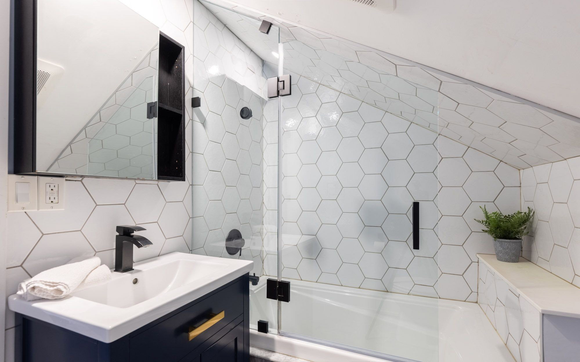Kitchen & Bathroom