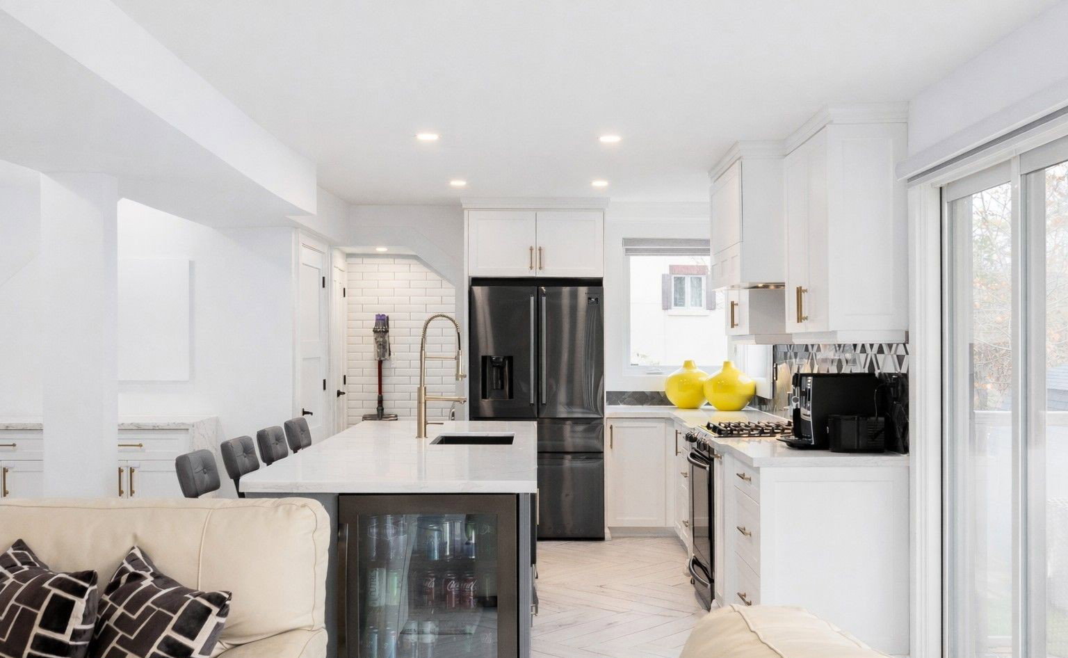 Kitchen & Bathroom