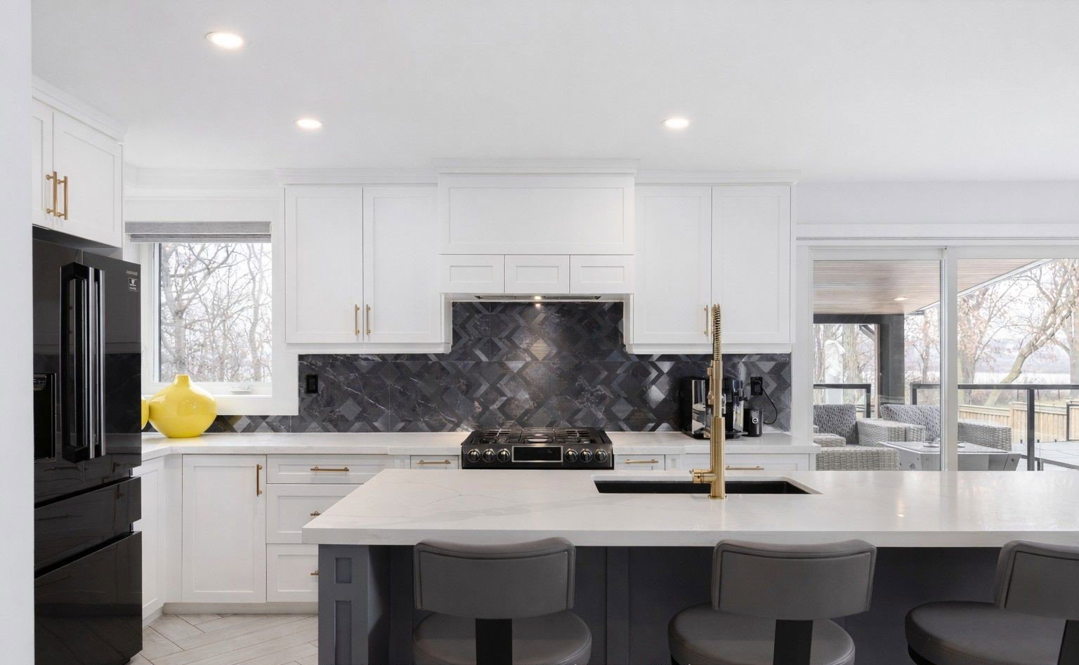 Kitchen & Bathroom