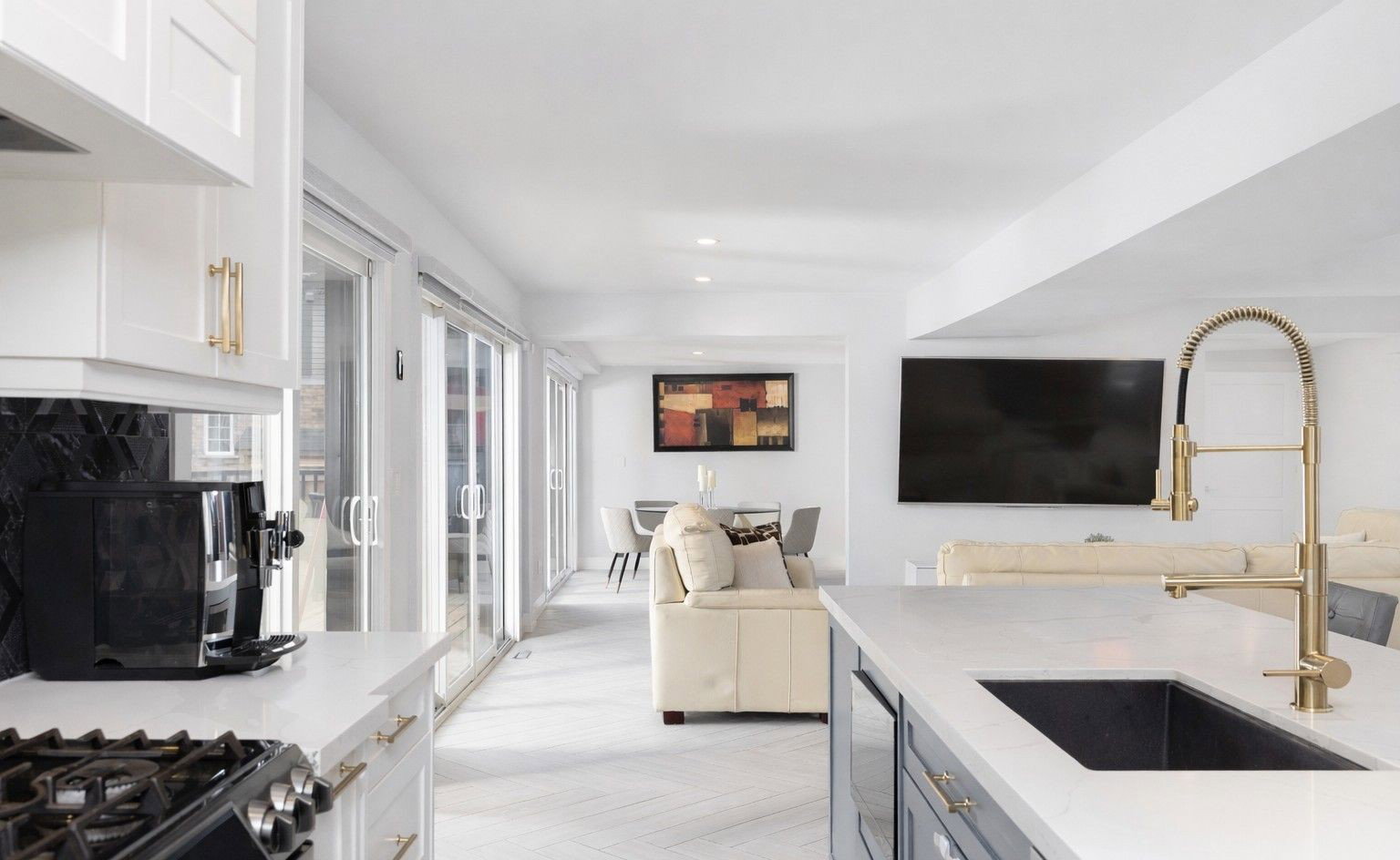 Kitchen & Bathroom