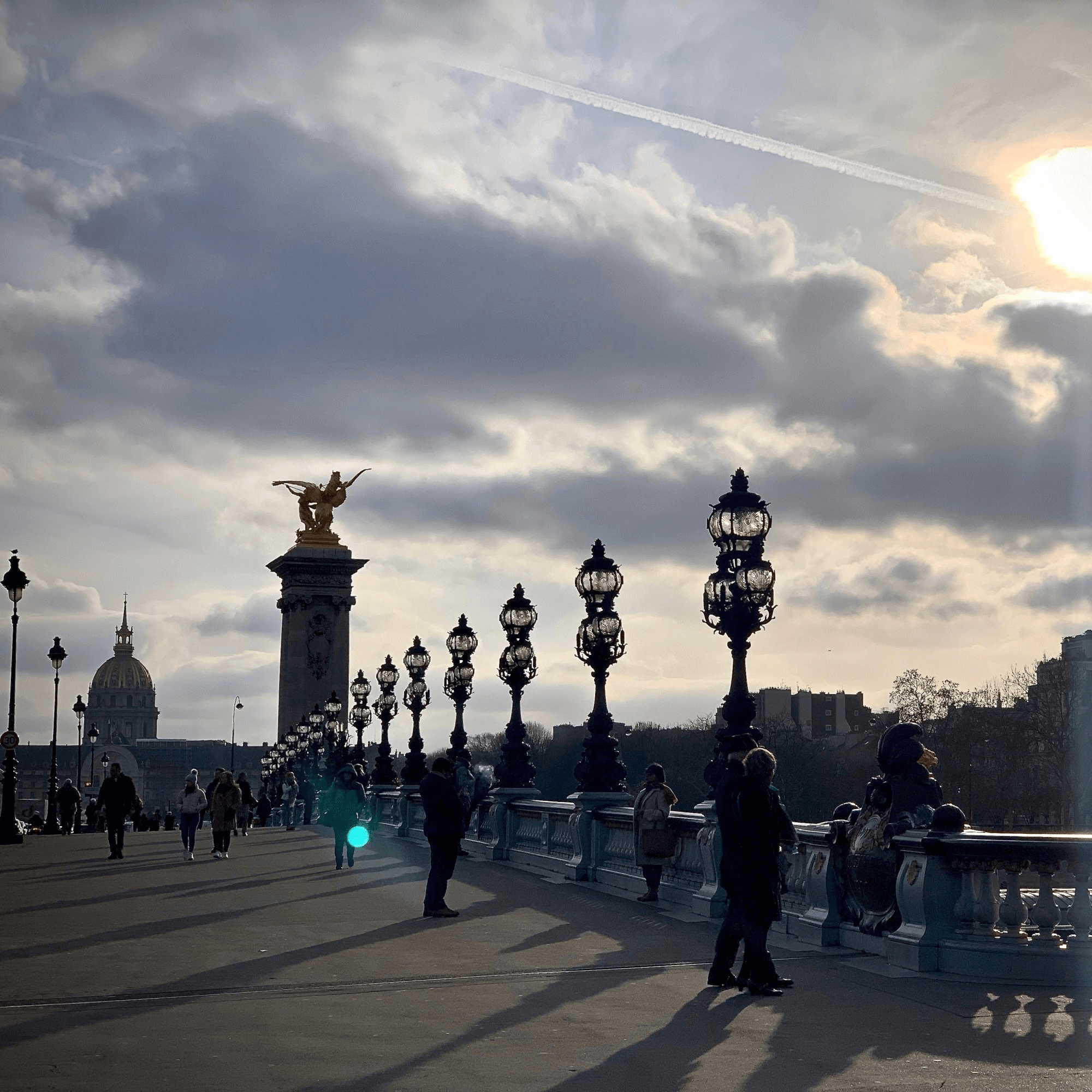 Pont Alexandre III, vue sur l'Hôtel National des Invalides