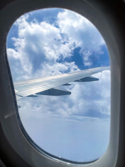 ¿Cómo puedo llamar a Iberia en Colombia?