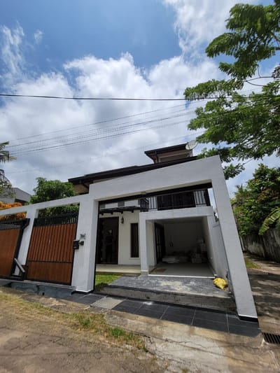 HOUSE FOR SALE AT PIPE ROAD - BATTARAMULLA