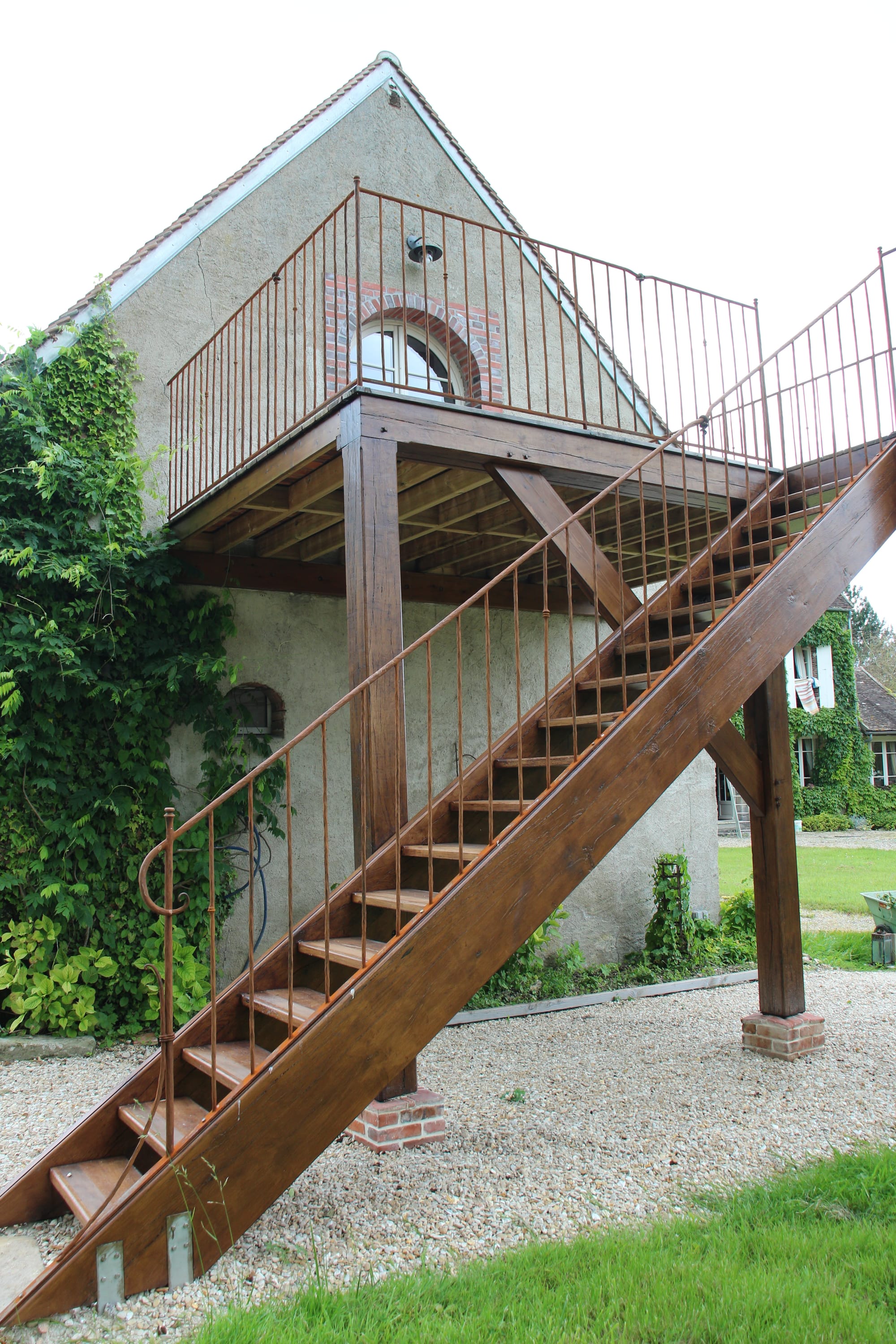 escalier et terrasse en hauteur
