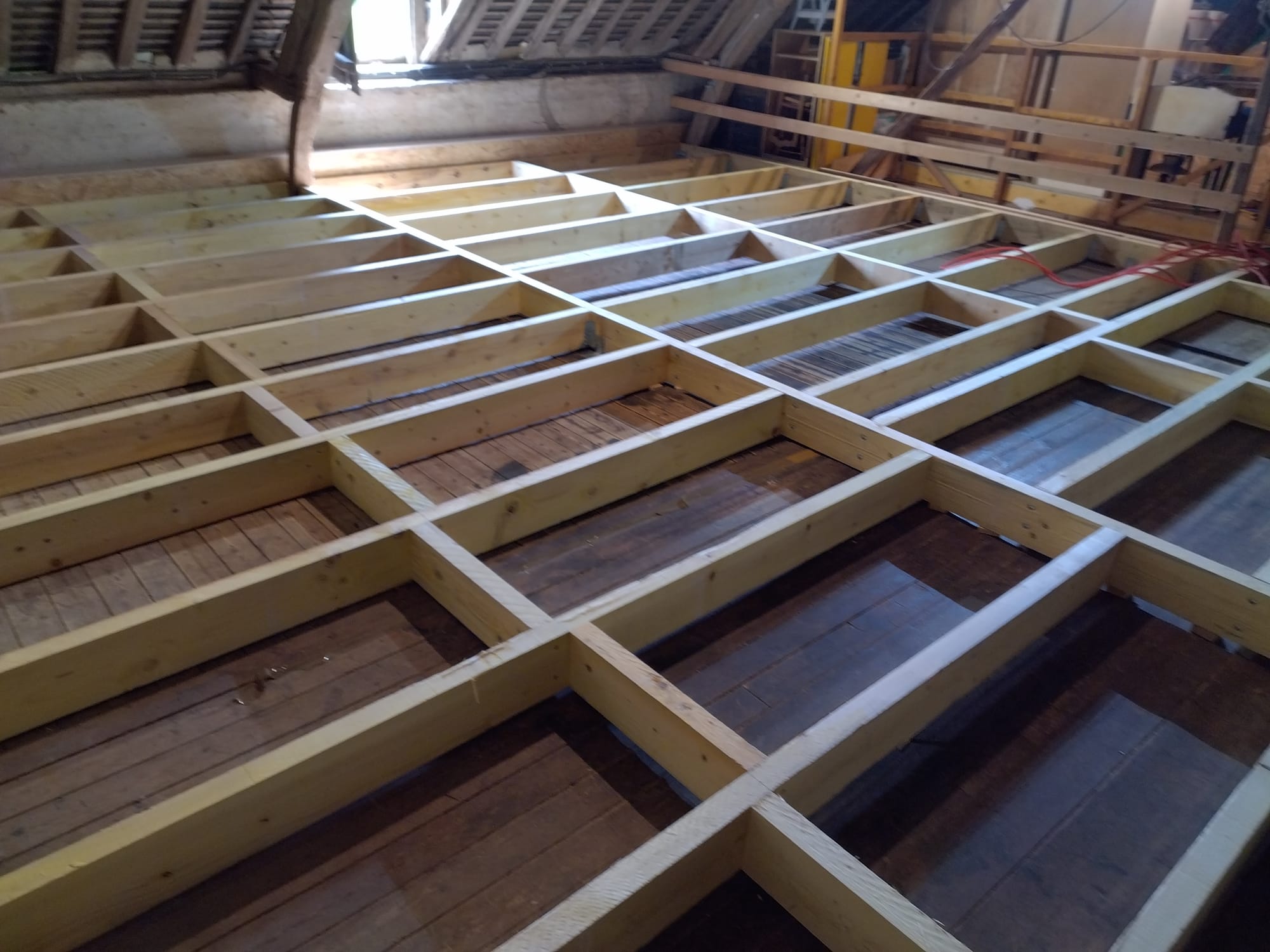 plancher isolant dans un grenier