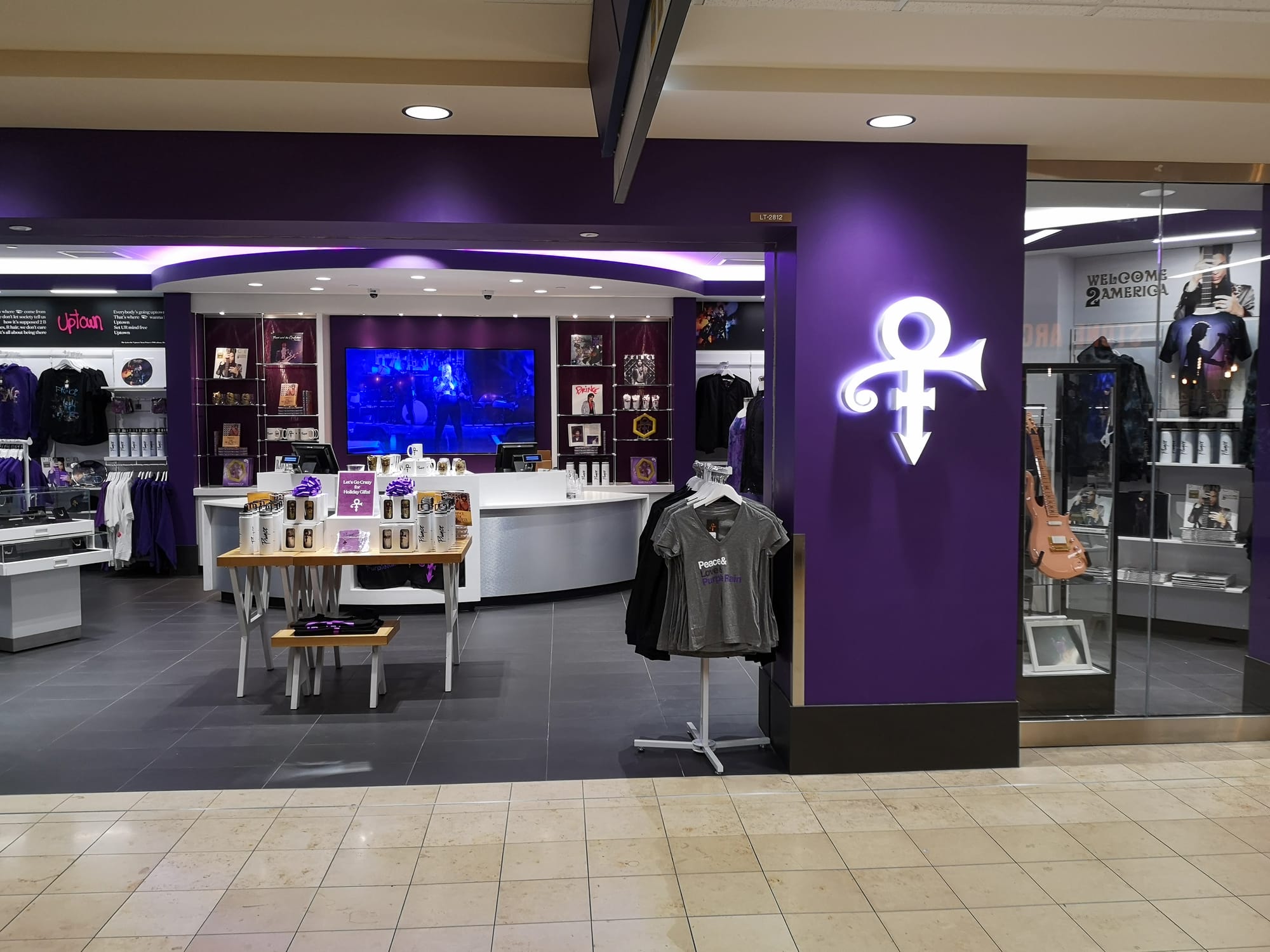 Prince-Store at MSP-Airport