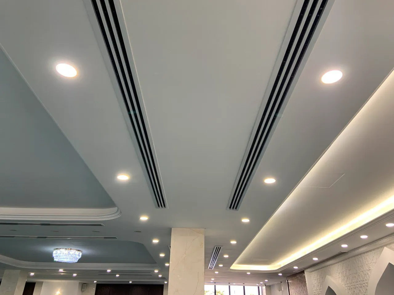 "تكييف مساجد جدة - تصميم وتنفيذ أنظمة التكييف المركزي من شركة لوفا كول"