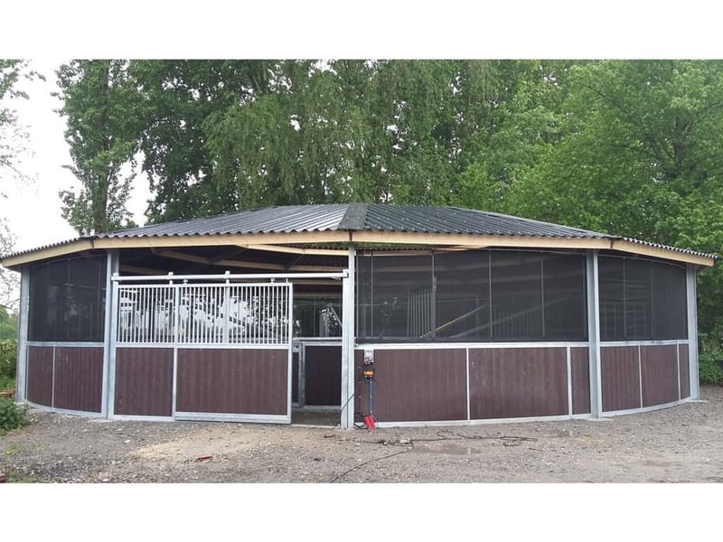 Hippocenter Fedett Körjártató Prestige Műanyag Tető & Pvc Deszka