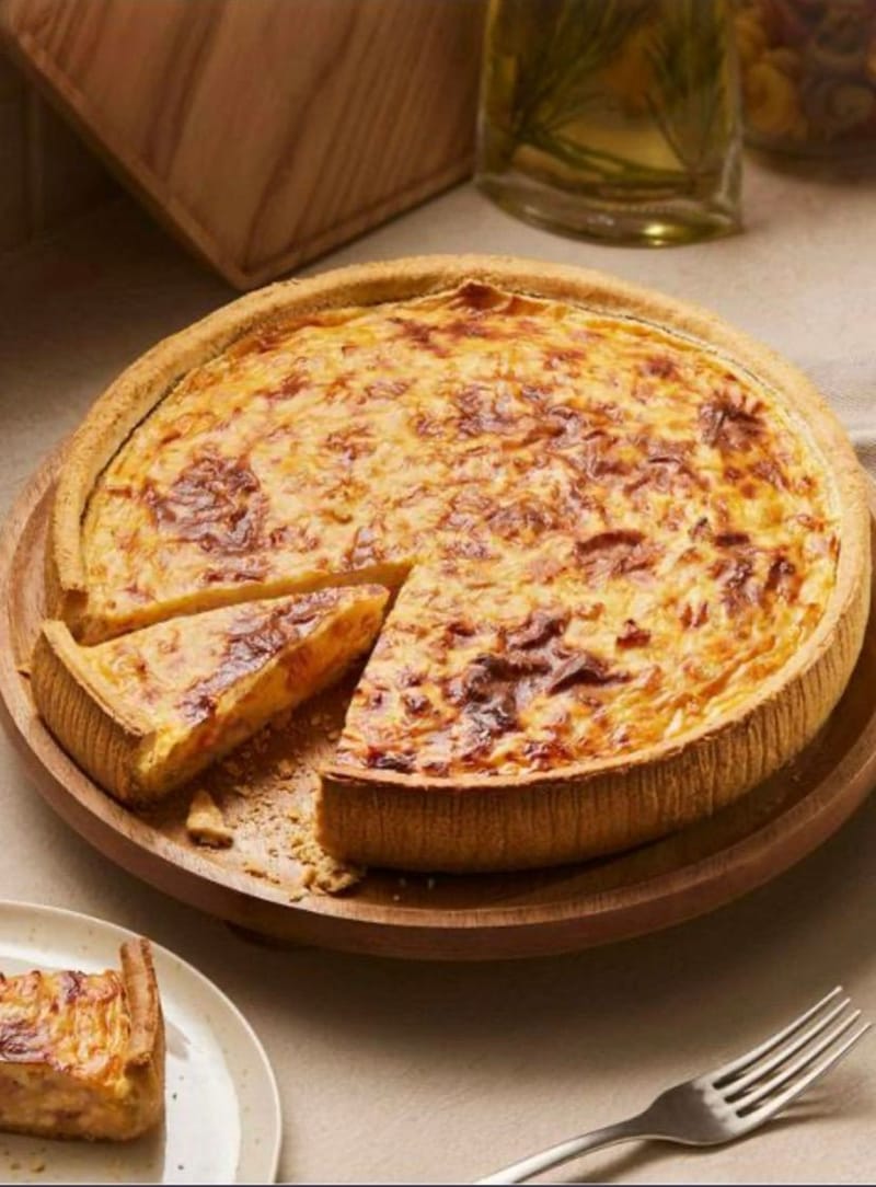 Deluxe Quiche Lorraine / Cheese & Onion or Mixed