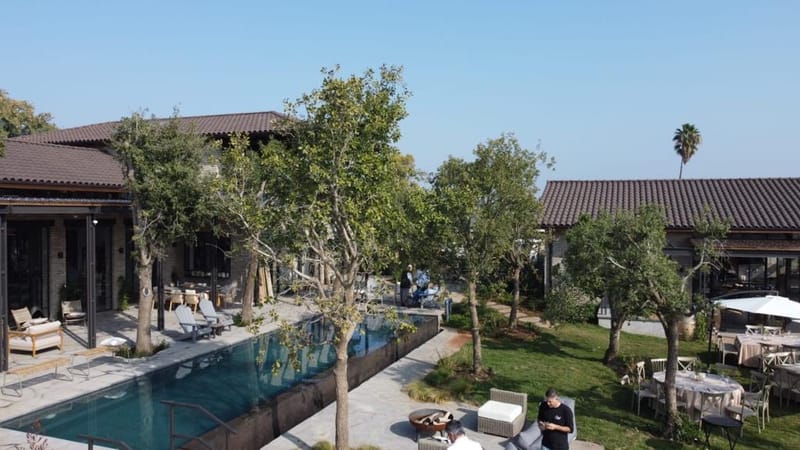 לאלי - מקום, מפגש, אנשים