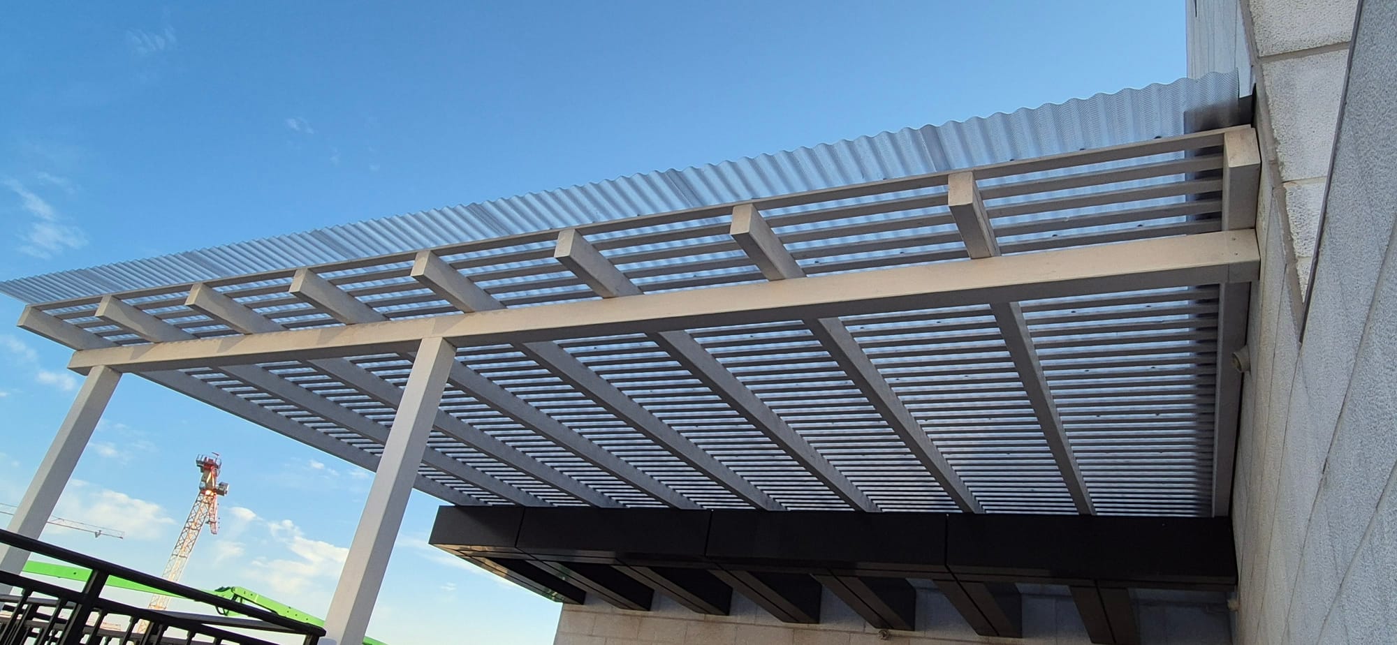 פרגולה עם סנטף