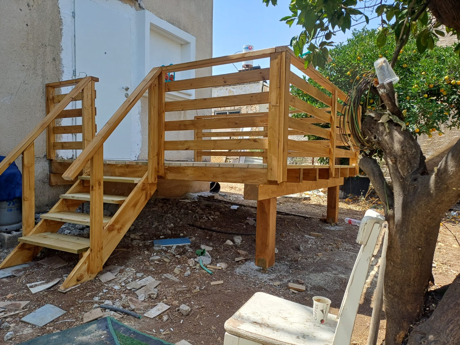 דק אורו צף כולל מדרגות