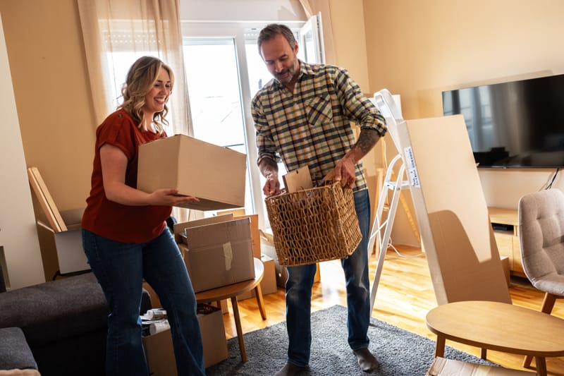 כמה זמן לוקח לארוז דירה? הגדרת זמנים ותכנון פרקטי לפני מעבר