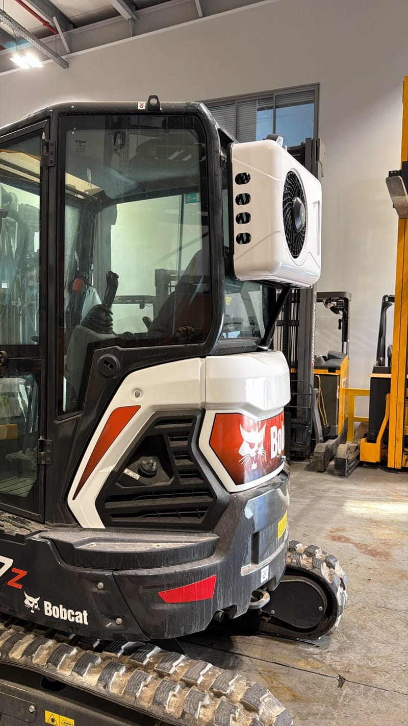 מיני מחפרון BOBCAT