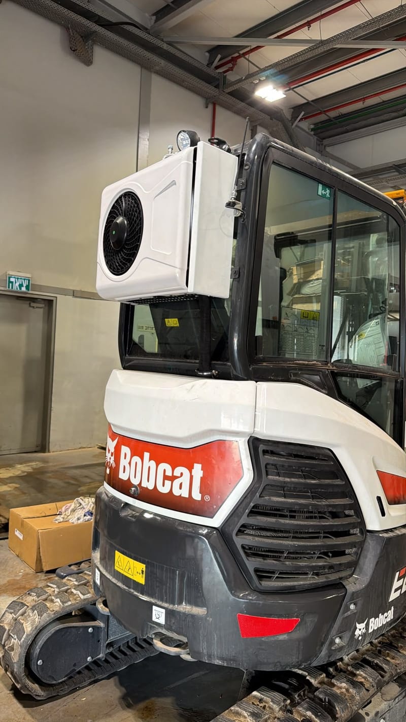 מיני מחפרון BOBCAT