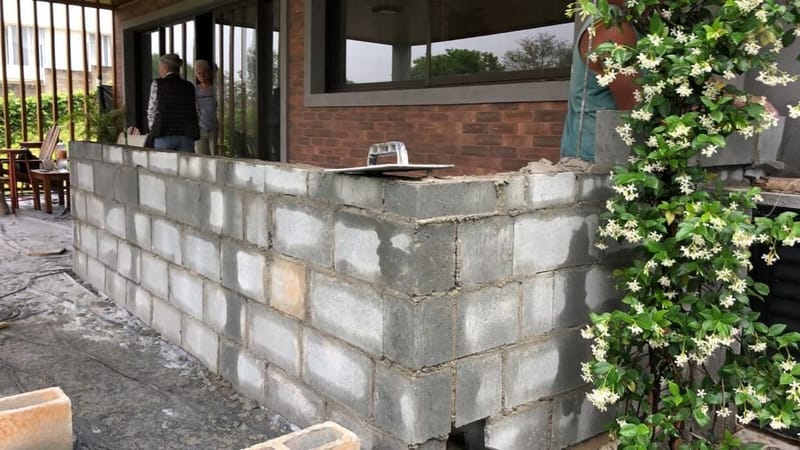 Execução de um espaço gourmet e rampa de garagem  no condomínio Recanto Santa Bárbara - Jambeiro/SP