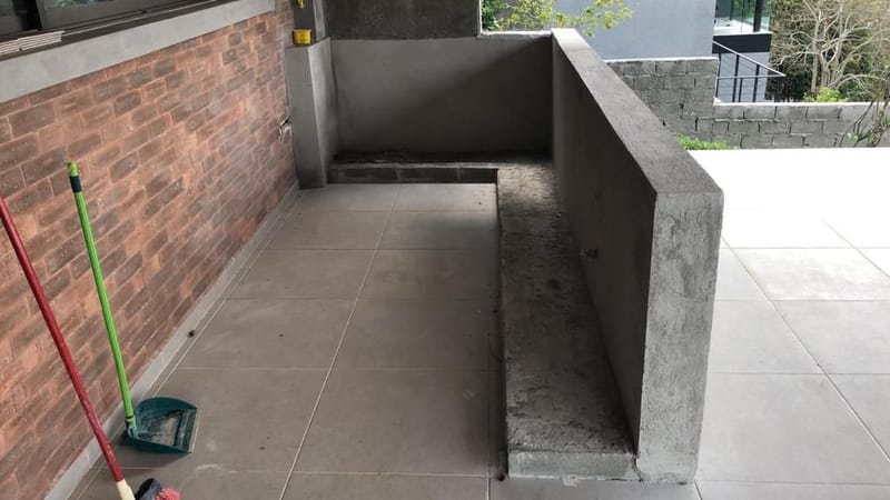 Execução de um espaço gourmet e rampa de garagem  no condomínio Recanto Santa Bárbara - Jambeiro/SP