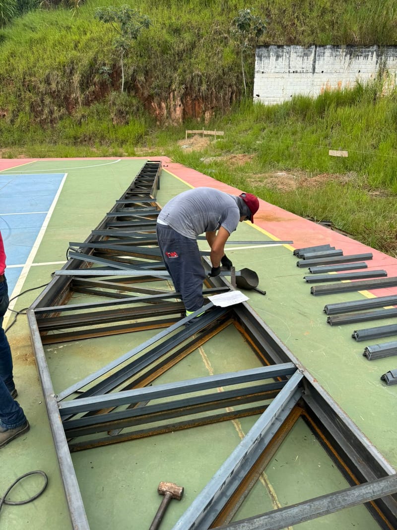 Obra de uma quadra Poliesportiva no munícipio de Jambeiro/SP