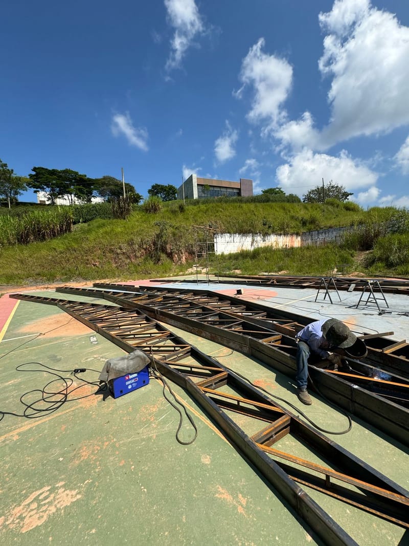 Obra de uma quadra Poliesportiva no munícipio de Jambeiro/SP