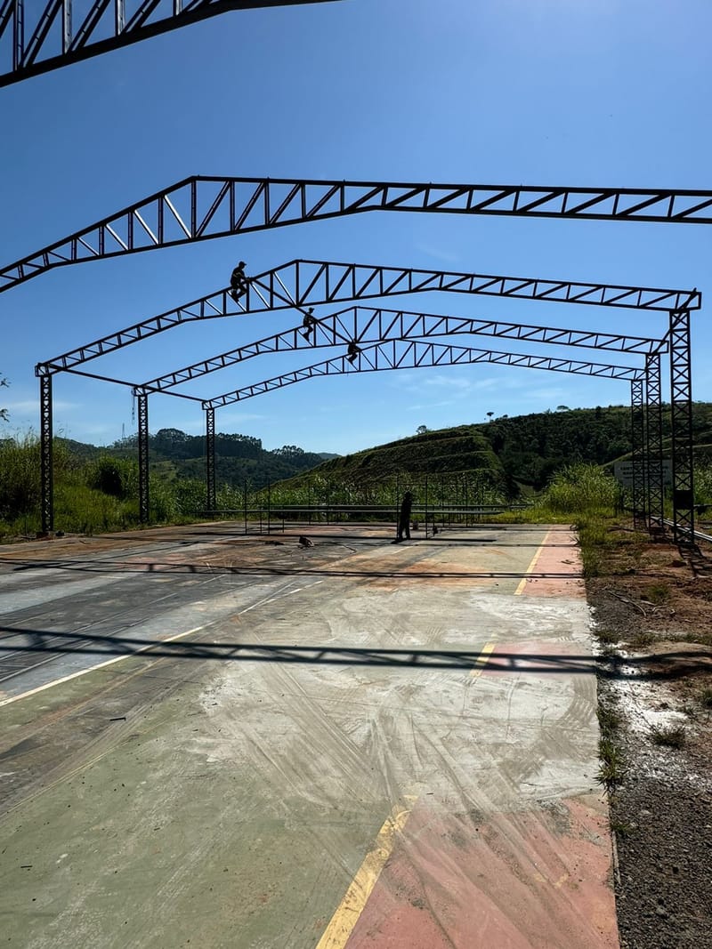 Obra de uma quadra Poliesportiva no munícipio de Jambeiro/SP