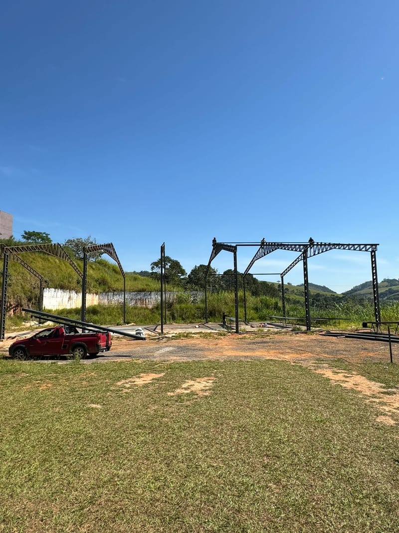 Obra de uma quadra Poliesportiva no munícipio de Jambeiro/SP
