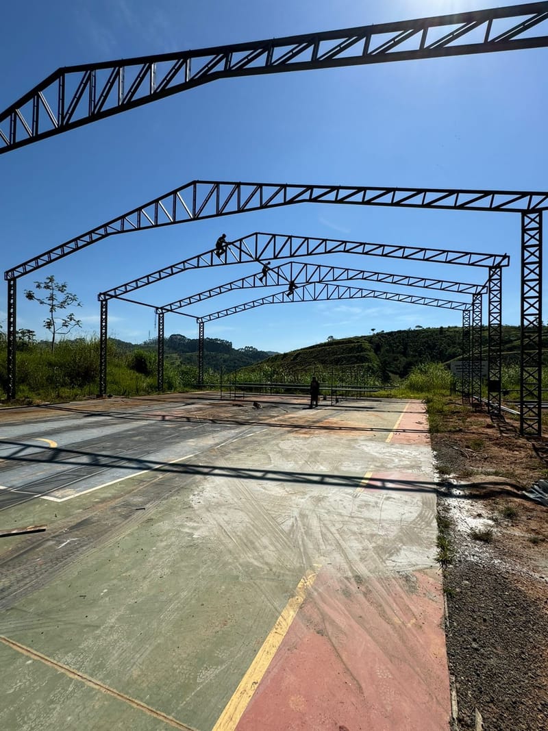 Obra de uma quadra Poliesportiva no munícipio de Jambeiro/SP