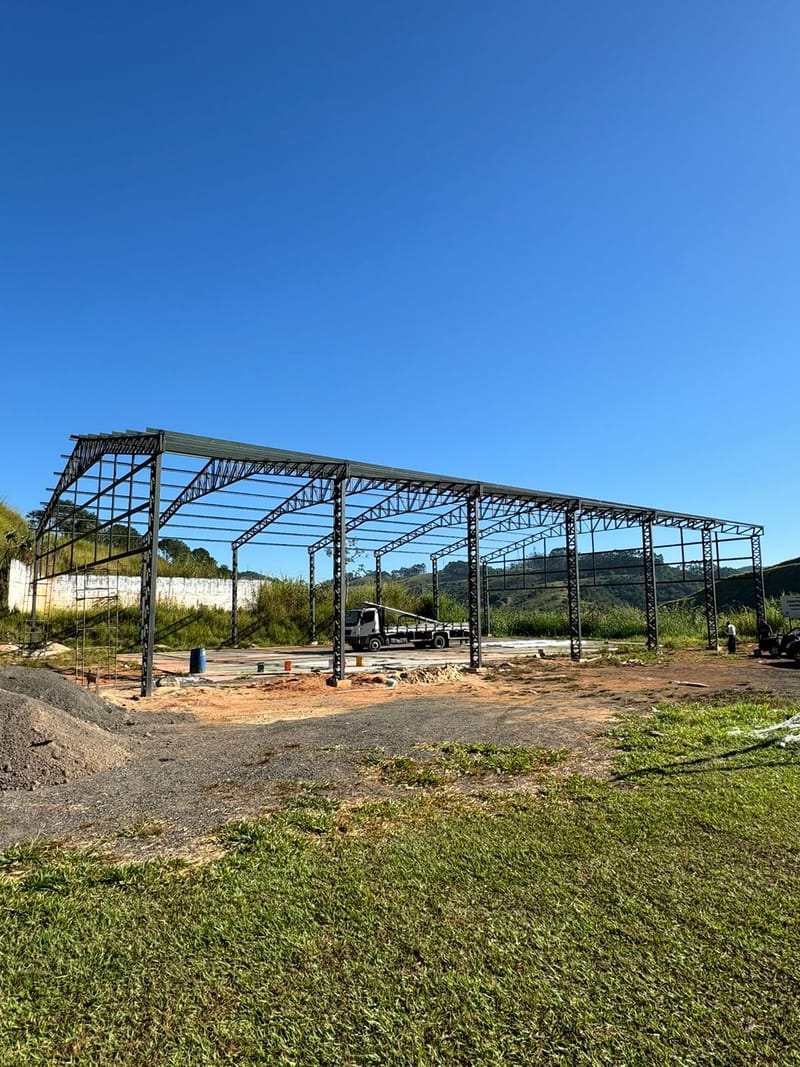 Obra de uma quadra Poliesportiva no munícipio de Jambeiro/SP