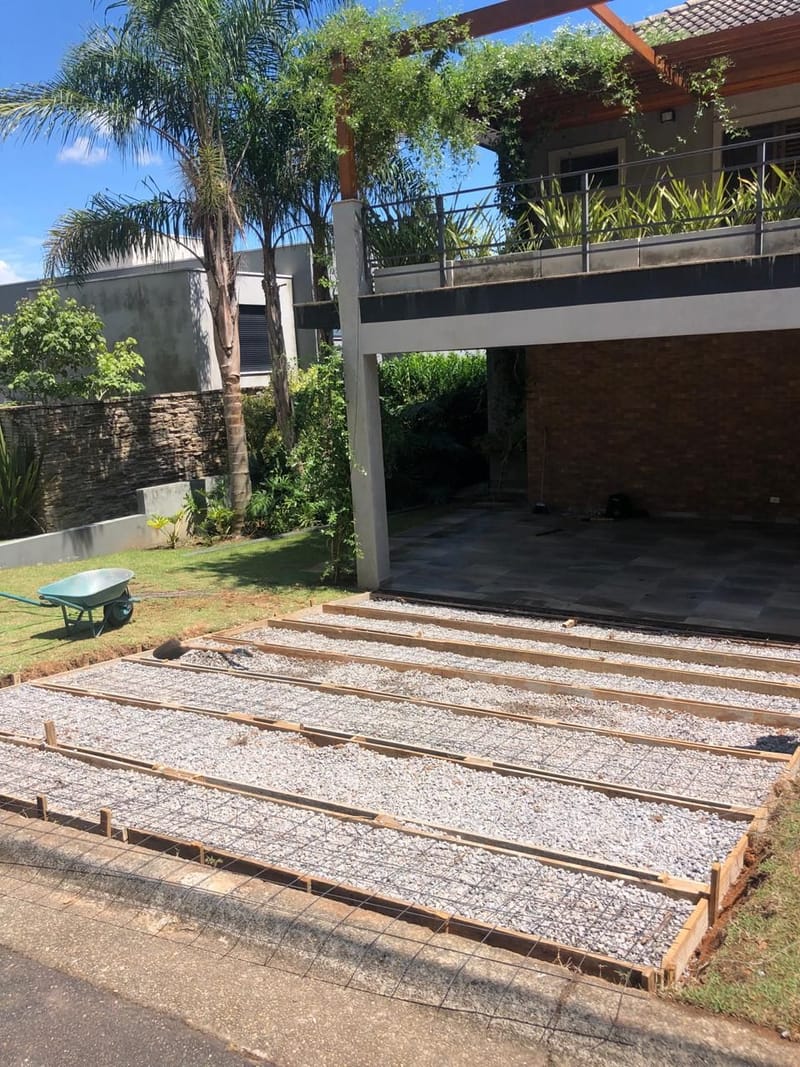 Execução de um espaço gourmet e rampa de garagem  no condomínio Recanto Santa Bárbara - Jambeiro/SP