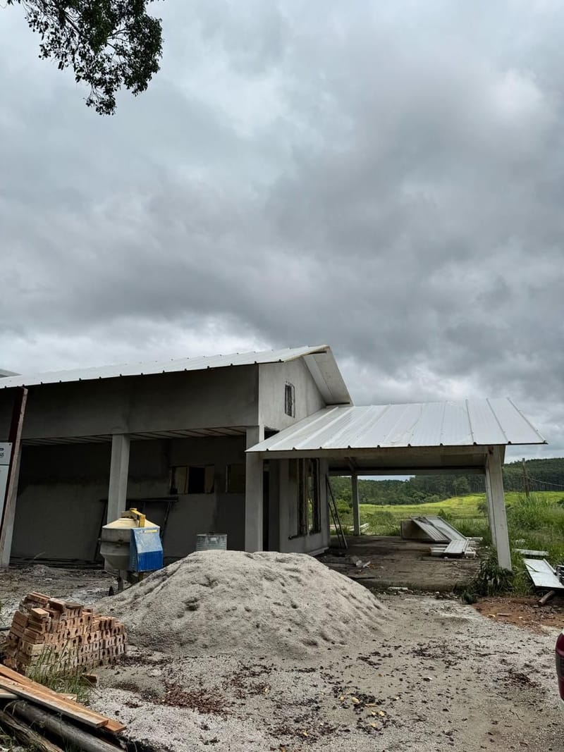 Obra em andamento no condomínio aeronáutico Ipuã