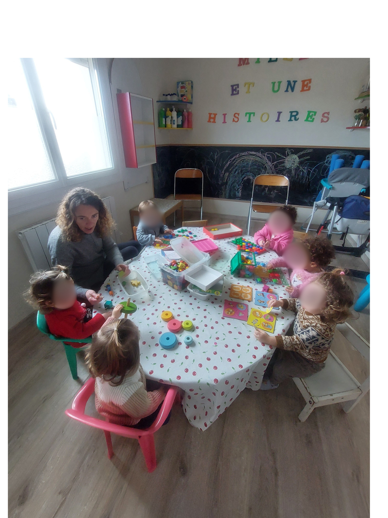 Chaque jour, nous faisons des activités variées afin de développer l’éveil, la motricité et l’autonomie des enfants.