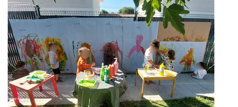 Chaque jour, nous faisons des activités variées afin de développer l’éveil, la motricité et l’autonomie des enfants.