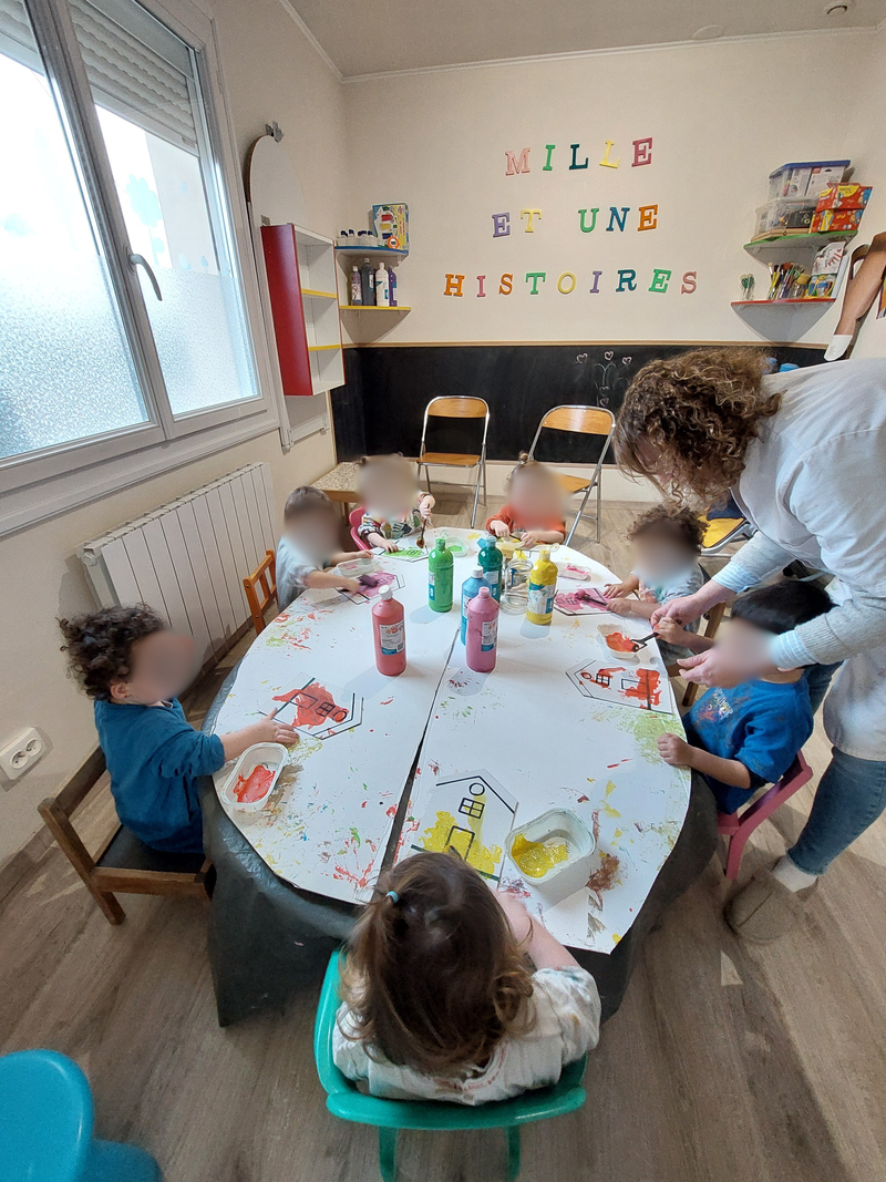 Chaque jour, nous faisons des activités variées afin de développer l’éveil, la motricité et l’autonomie des enfants.