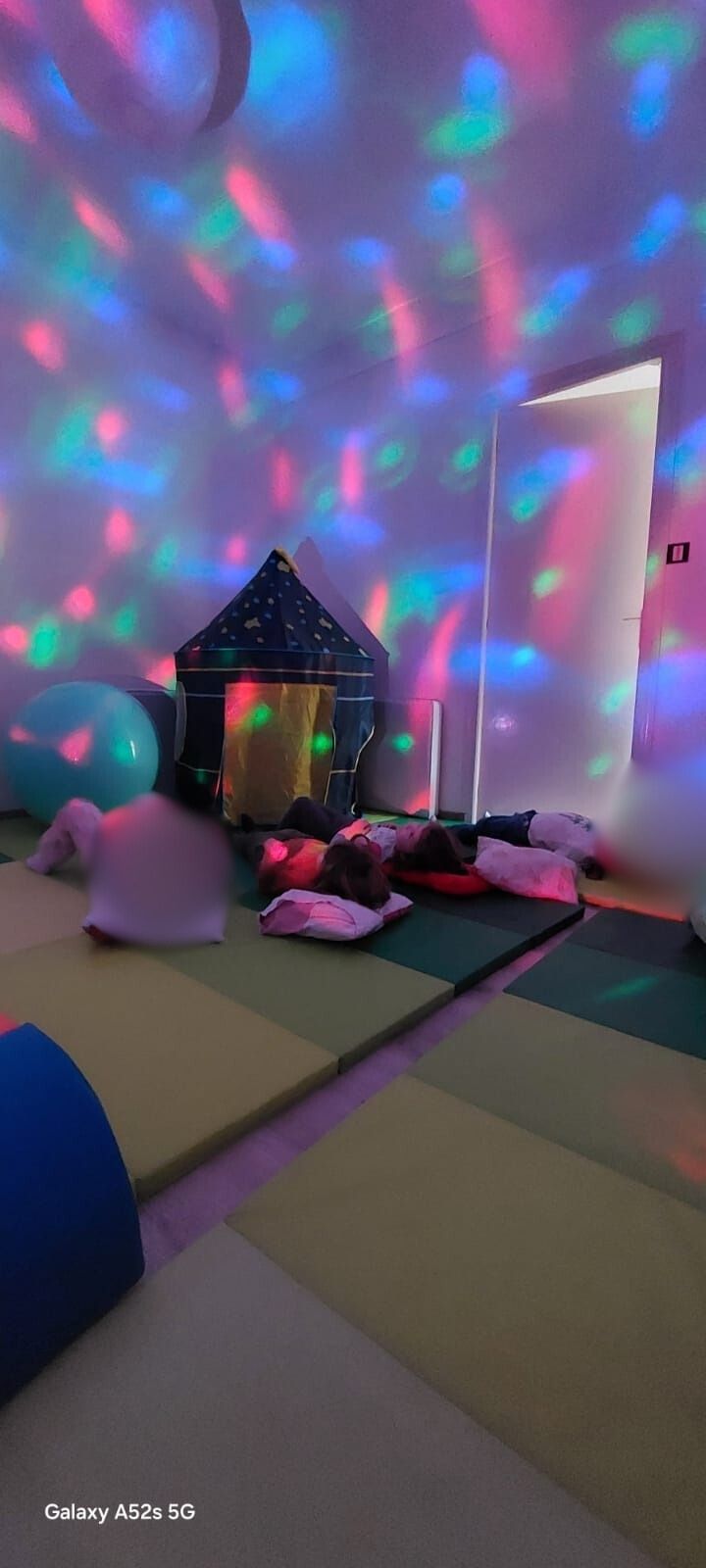 Parcours, poutre, jeux de balles, relaxation, yoga...