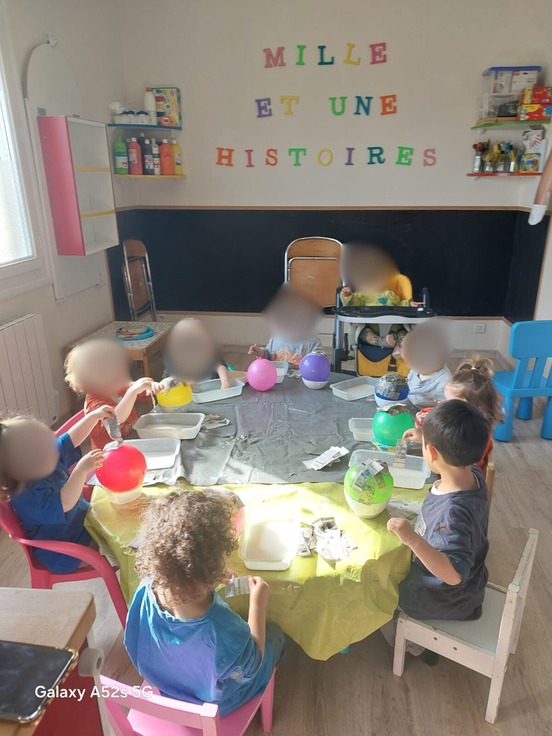 Chaque jour, nous faisons des activités variées afin de développer l’éveil, la motricité et l’autonomie des enfants.