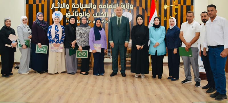 مجلة سما الإبداع تكرم مجموعة من موظفي دار الكتب والوثائق المتميزين