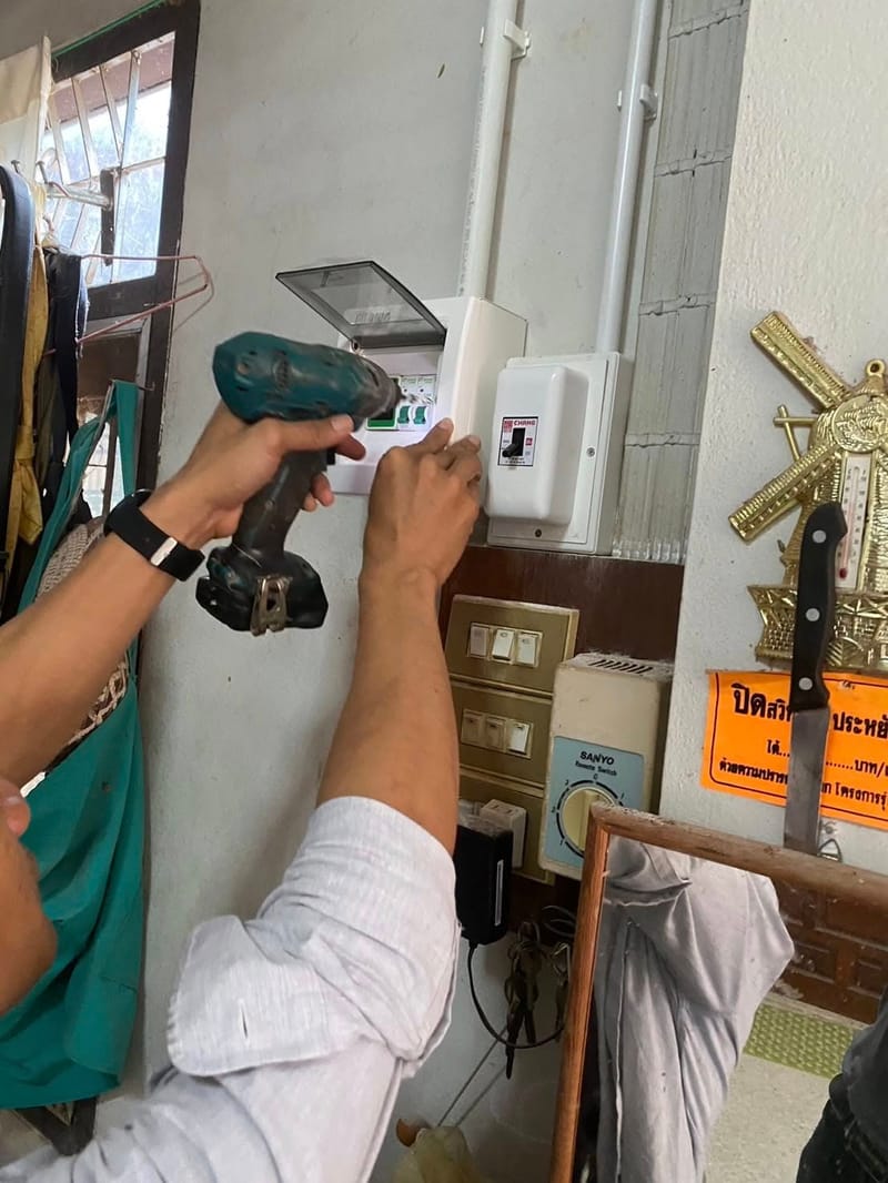 งานติดตั้งเพิ่มระบบโซลาร์เซลล์ Micro Inverter (ลูกค้ามีแอร์อยู่แล้ว) อ.เขมราฐ จ.อำนาจเจริญ