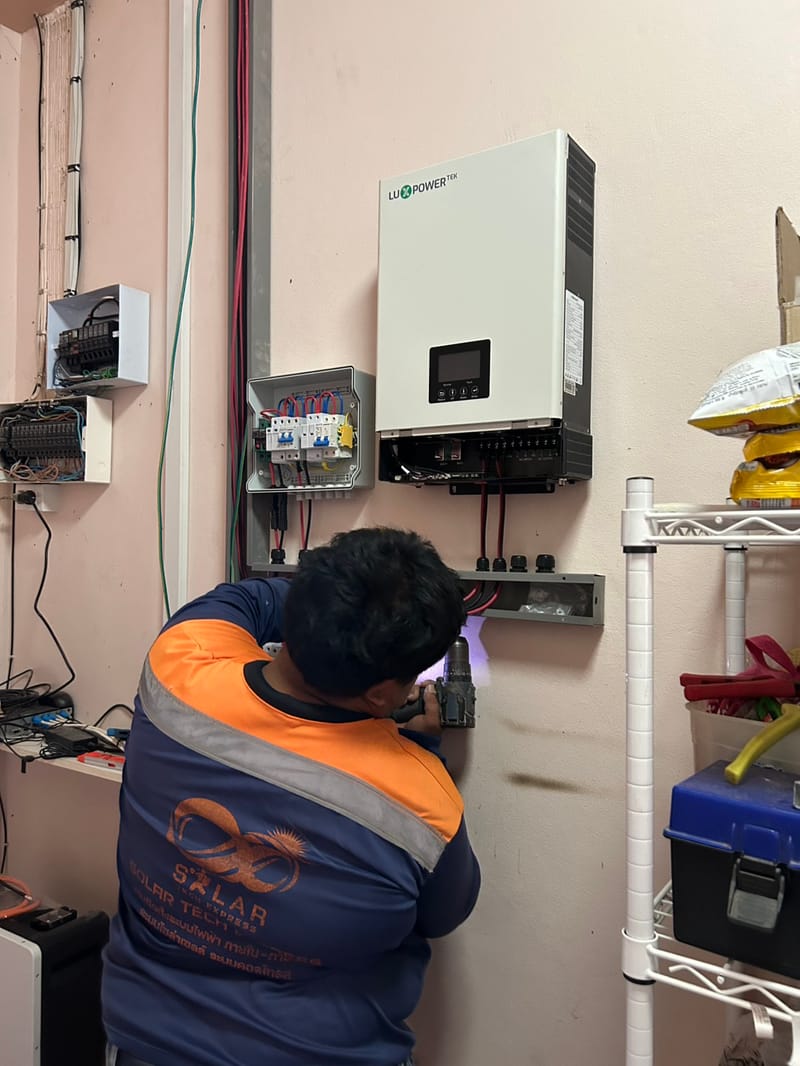 งานติดตั้งโซลาร์เซลล์ 6 Kw. 1Phase Off-Grid Hybrid อ.โกสุมพิสัย จ.มหาสารคาม