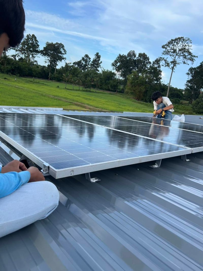 งานย้ายแผงโซล่าเซลล์และเพิ่มเติมติดตั้งระบบ Solar Pump สนามฟุตบอลACC 
