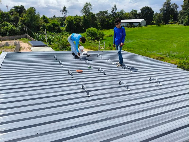 งานย้ายแผงโซล่าเซลล์และเพิ่มเติมติดตั้งระบบ Solar Pump สนามฟุตบอลACC 