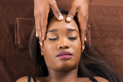 Détente profonde avec le massage crânien