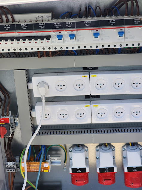 לוחות ומתקנים