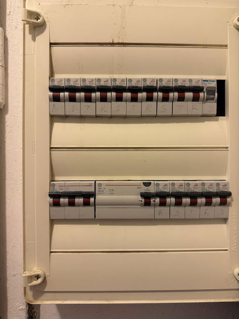 לוחות ומתקנים