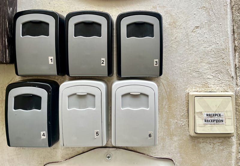 Check-in & Check-out