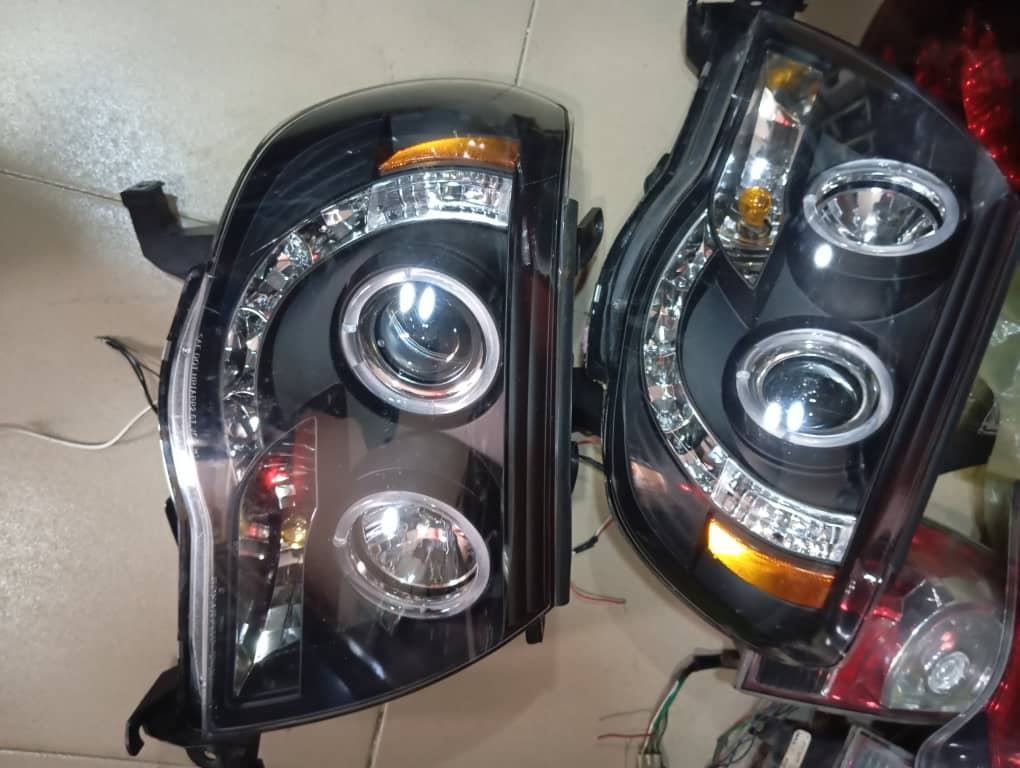 Headlight Toyota Tacoma 2008