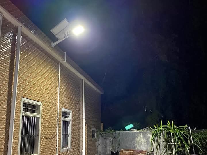 Solar Street Light Installation 