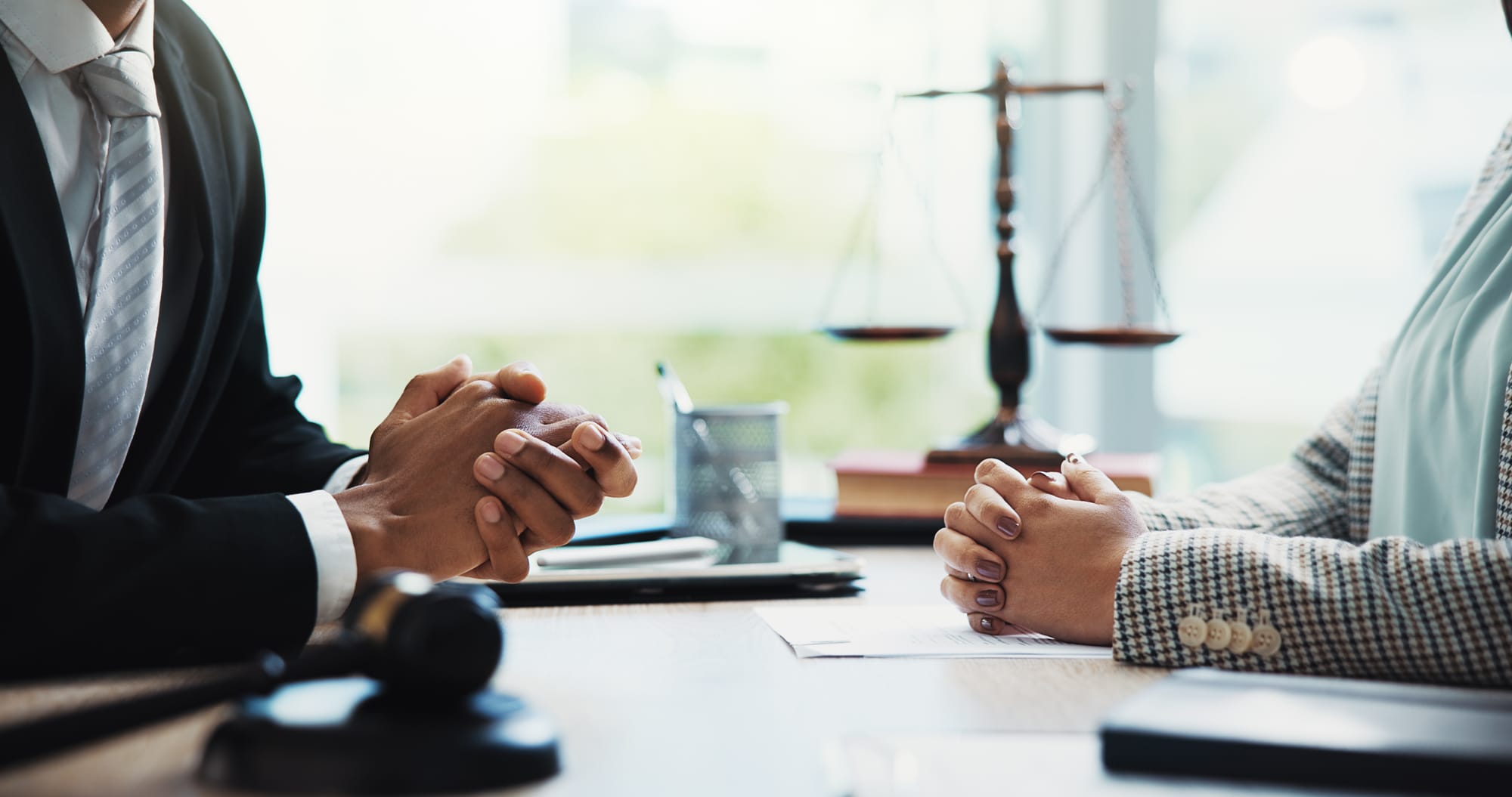 كيف تساعدك الاستشارة القانونية في اتخاذ القرار الصحيح؟