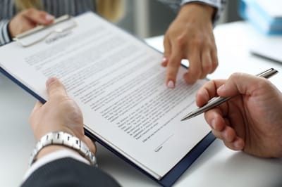 أهمية صياغة العقود الاحترافية في حماية الحقوق وتقليل النزاعات