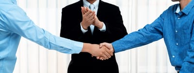 التحكيم التجاري… لماذا أصبح الخيار الأول للشركات؟